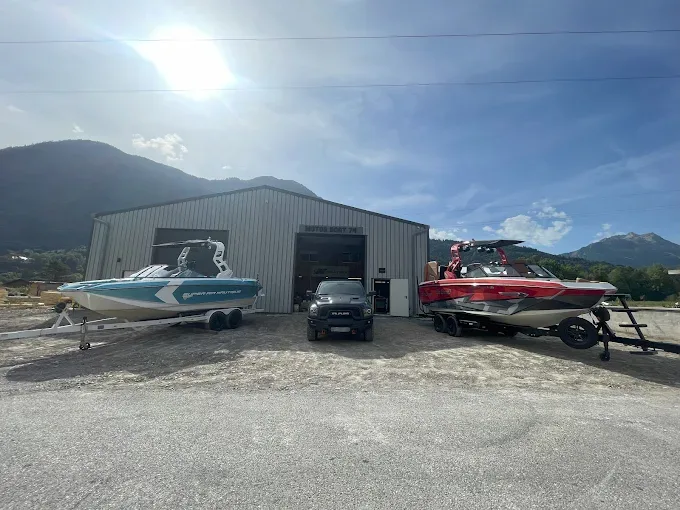 Hangar sécurisé de stockage de bateaux à Annecy, Motor Boat 74