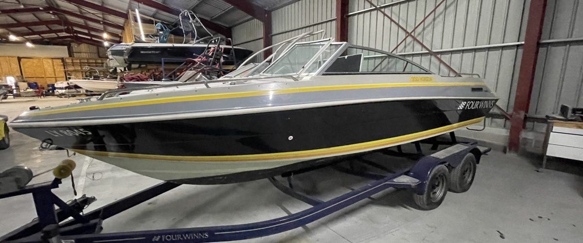 Hivernage bateau dans un hangar